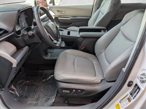Certified 2022 Toyota Sienna XLE w/ XLE Plus Package FWD image 16