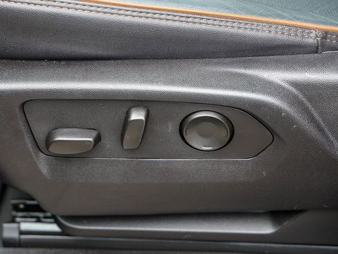 Used 2025 GMC Yukon XL AT4 image 22