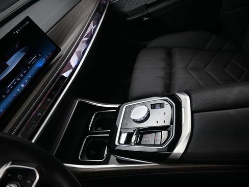 Used 2024 BMW 760i xDrive w/ Executive Package AWD/4WD image 21
