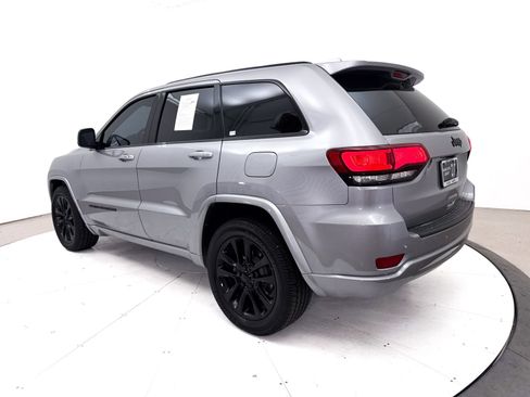 Used 2019 Jeep Grand Cherokee Altitude RWD image 16