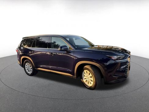 Used 2025 Toyota Grand Highlander XLE image 2