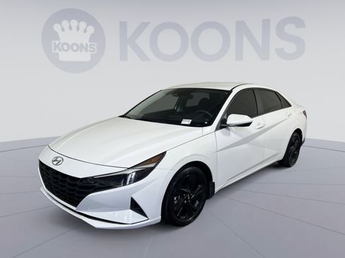 Used 2023 Hyundai Elantra SEL FWD image 5