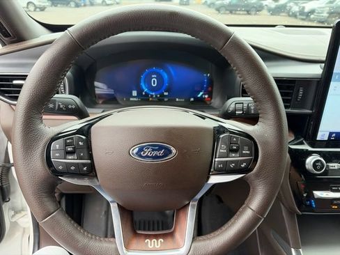 Used 2022 Ford Explorer King Ranch w/ Premium Technology Package AWD/4WD image 12