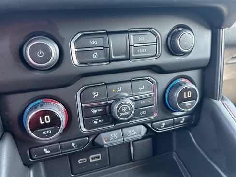 Used 2024 Chevrolet Suburban RST RWD image 13