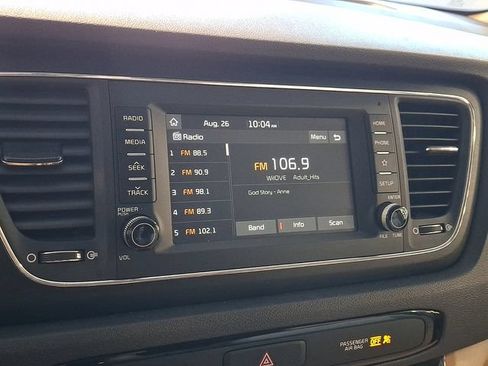 Used 2019 Kia Sedona LX FWD image 18