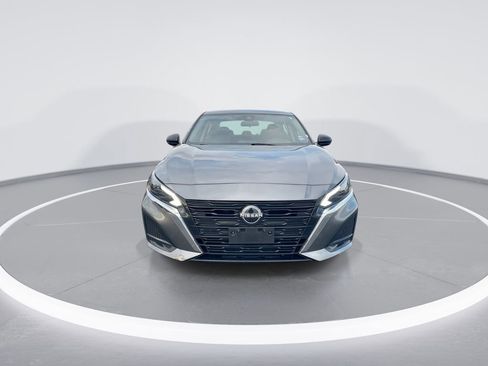 Used 2024 Nissan Altima 2.5 SV image 3