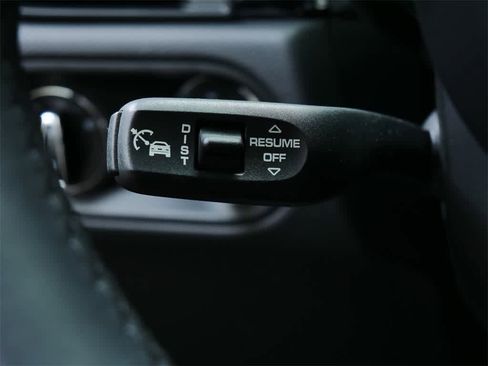 Used 2025 Porsche Macan image 19