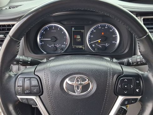 Used 2017 Toyota Highlander Plus AWD/4WD image 20