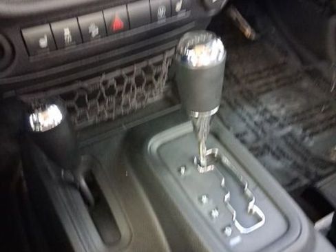 Used 2016 Jeep Wrangler Sahara image 23