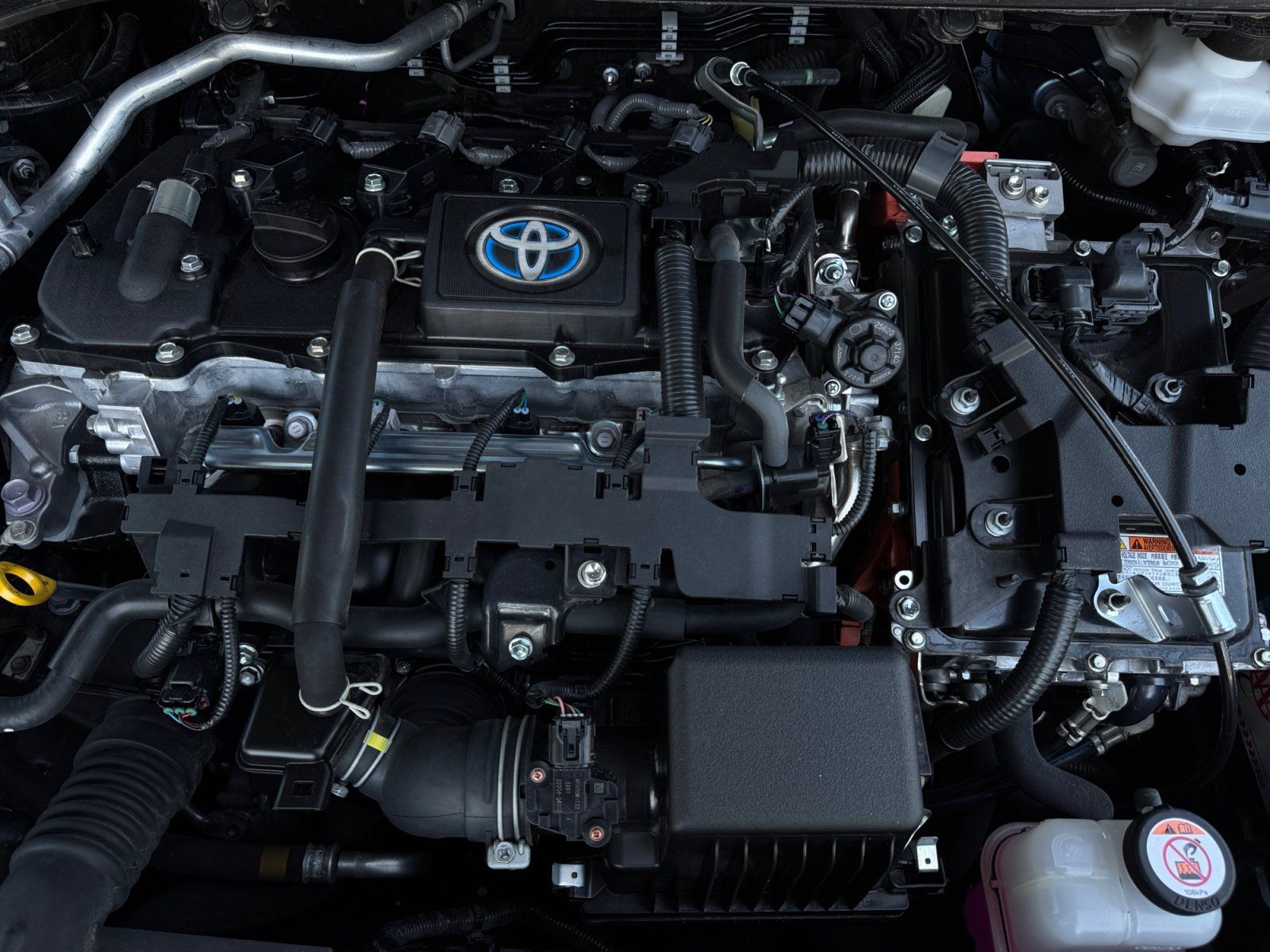 Used 2023 Toyota Corolla SE w/ SE Package FWD image 16