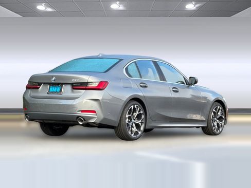 Used 2026 BMW 330i Sedan w/ Premium Package RWD image 8