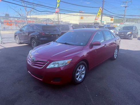 Used 2011 Toyota Camry LE image 3