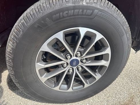 Used 2019 Ford F150 XLT w/ Equipment Group 302A Luxury AWD/4WD image 5