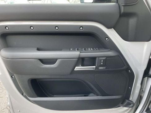 New 2026 Land Rover Defender 130 X-Dynamic SE AWD/4WD image 32
