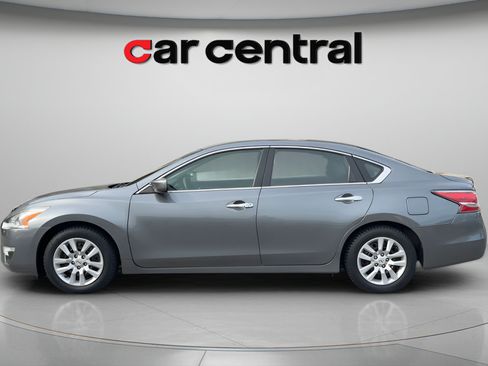 Used 2014 Nissan Altima 2.5 S FWD image 2