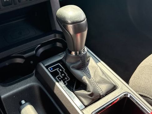 Used 2017 Toyota Tacoma TRD Off-Road AWD/4WD image 32