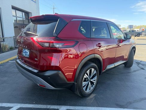 Used 2023 Nissan Rogue SV image 3