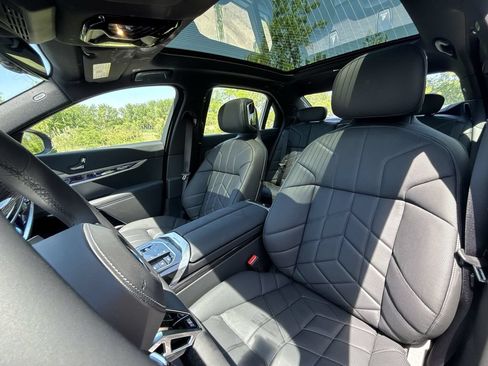 Used 2026 BMW 750e xDrive AWD/4WD image 13
