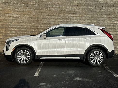 Used 2023 Cadillac XT4 Premium Luxury image 4