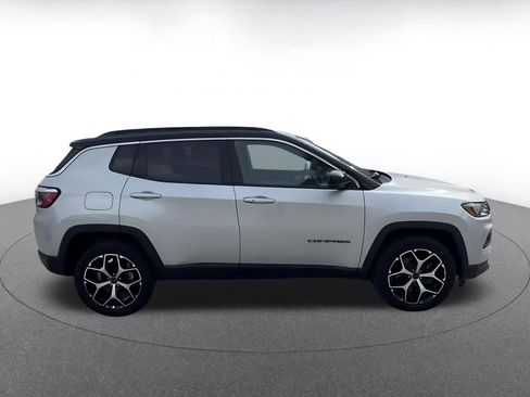 Used 2025 Jeep Compass Limited image 16