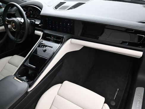 Certified 2025 Porsche Panamera image 30