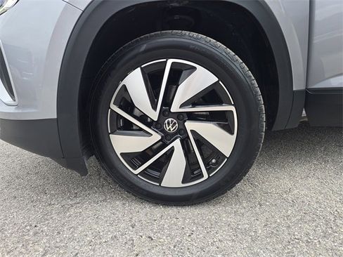 Used 2025 Volkswagen Atlas SE image 28