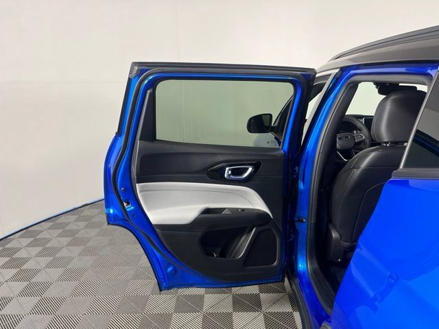 Used 2026 Jeep Compass Limited AWD/4WD image 37