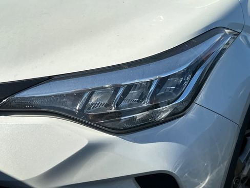 Used 2020 Toyota C-HR LE image 11