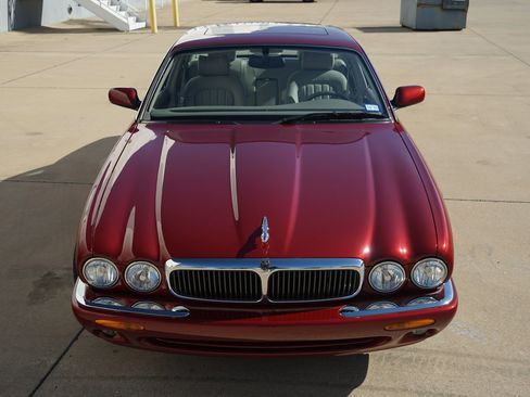 Used 1999 Jaguar XJ8 image 23