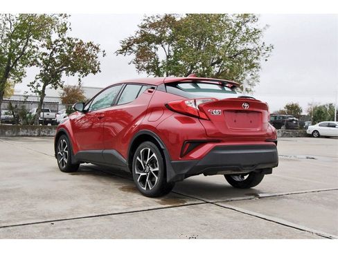 Used 2021 Toyota C-HR XLE image 3