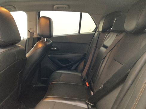 Used 2020 Chevrolet Trax LT w/ LT Convenience Package FWD image 18