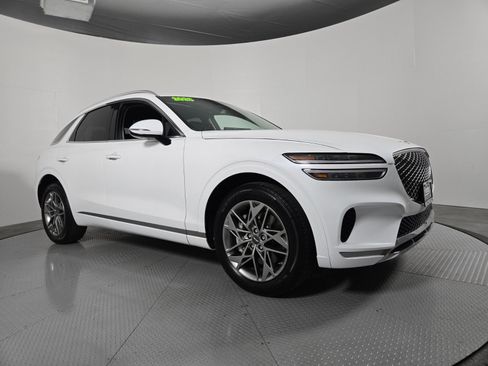 Used 2025 Genesis GV70 2.5T AWD/4WD image 2