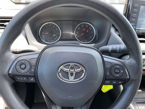 Used 2021 Toyota RAV4 LE FWD image 32
