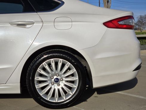 Used 2016 Ford Fusion SE w/ Equipment Group 502A image 12