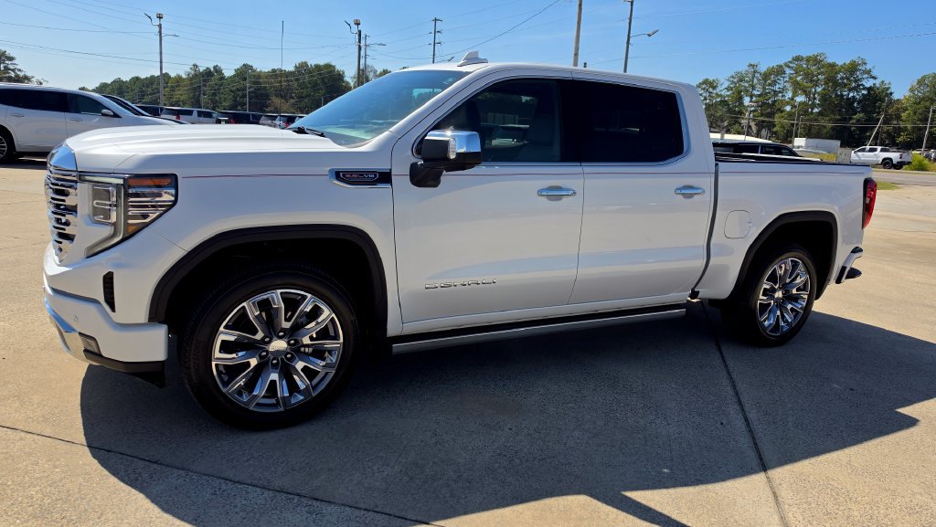 Used 2023 GMC Sierra 1500 Denali w/ Denali Reserve Package AWD/4WD image 3