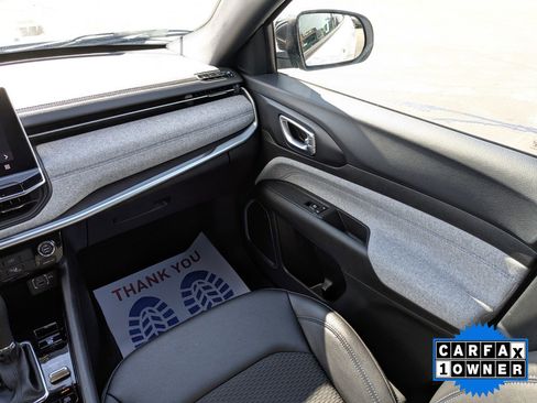 Used 2024 Jeep Compass Latitude image 19