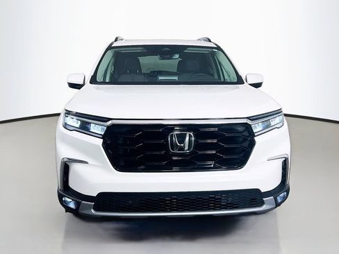 Certified 2025 Honda Pilot Touring image 2