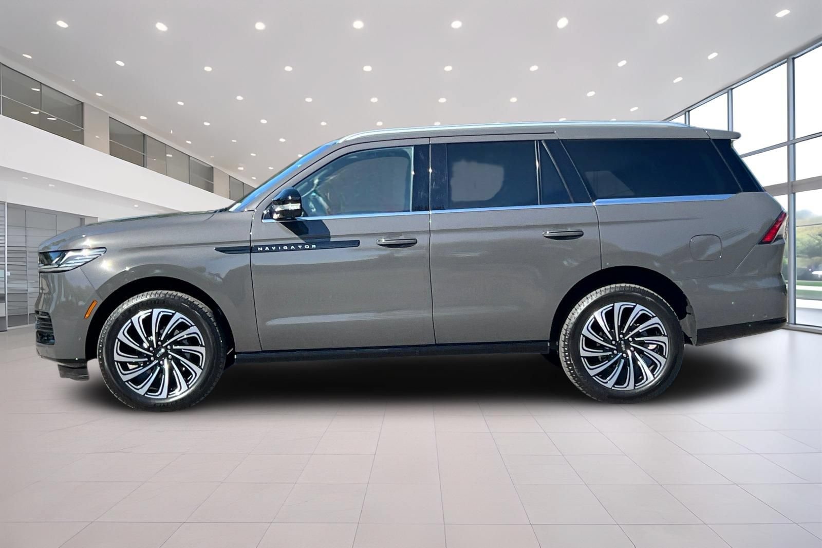 Used 2025 Lincoln Navigator Black Label AWD/4WD image 7