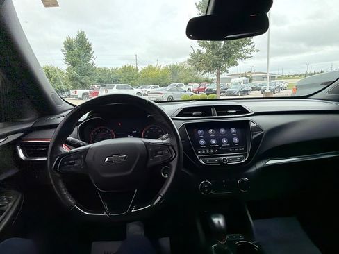 Used 2022 Chevrolet TrailBlazer RS w/ Technology Package FWD image 17