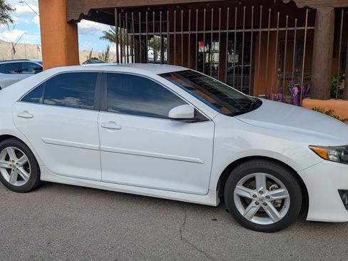 Used 2012 Toyota Camry SE image 3
