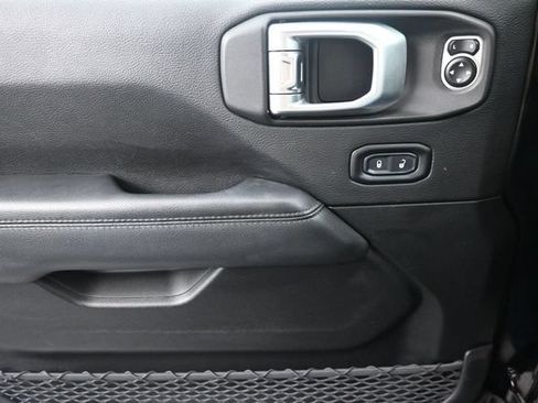 Used 2020 Jeep Wrangler Unlimited Sahara AWD/4WD image 17