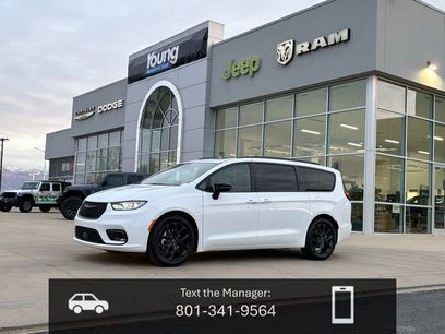 New 2026 Chrysler Pacifica Limited w/ S Appearance Package