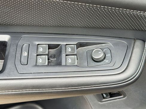 Used 2024 Volkswagen Atlas SE AWD/4WD image 12