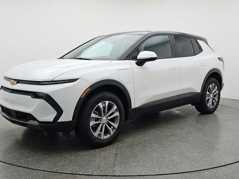 Used 2025 Chevrolet Equinox LT image 3