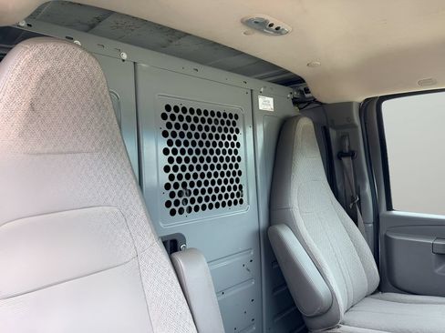 Used 2016 Chevrolet Express 2500 RWD image 25