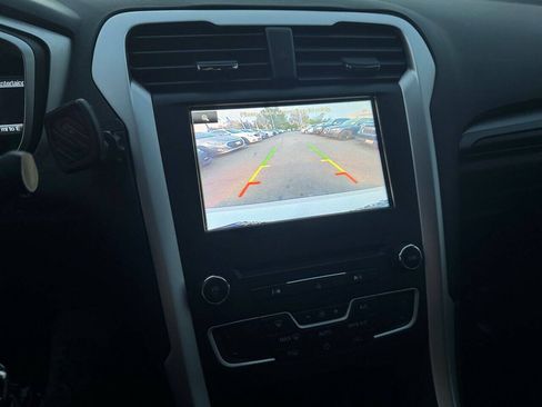 Used 2016 Ford Fusion SE FWD image 18