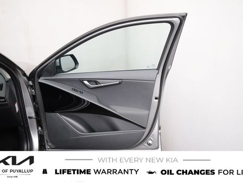 New 2026 Kia Niro EX FWD image 15