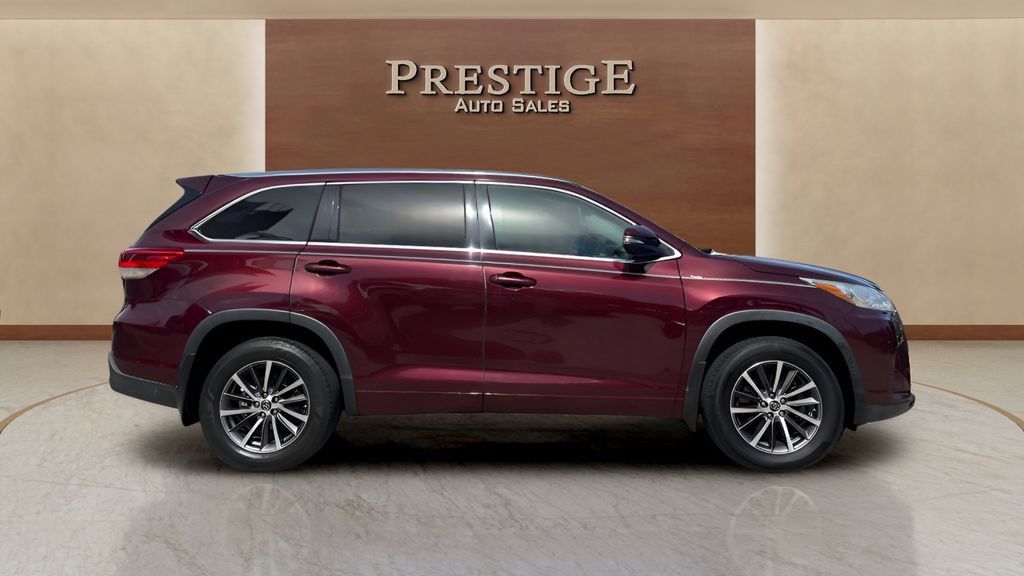 Used 2018 Toyota Highlander XLE AWD/4WD image 40