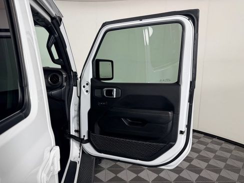 Used 2020 Jeep Wrangler Unlimited Sahara AWD/4WD image 36