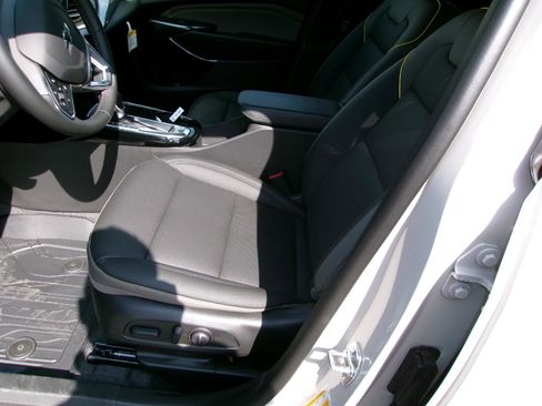 New 2026 Chevrolet Trax ACTIV FWD image 10